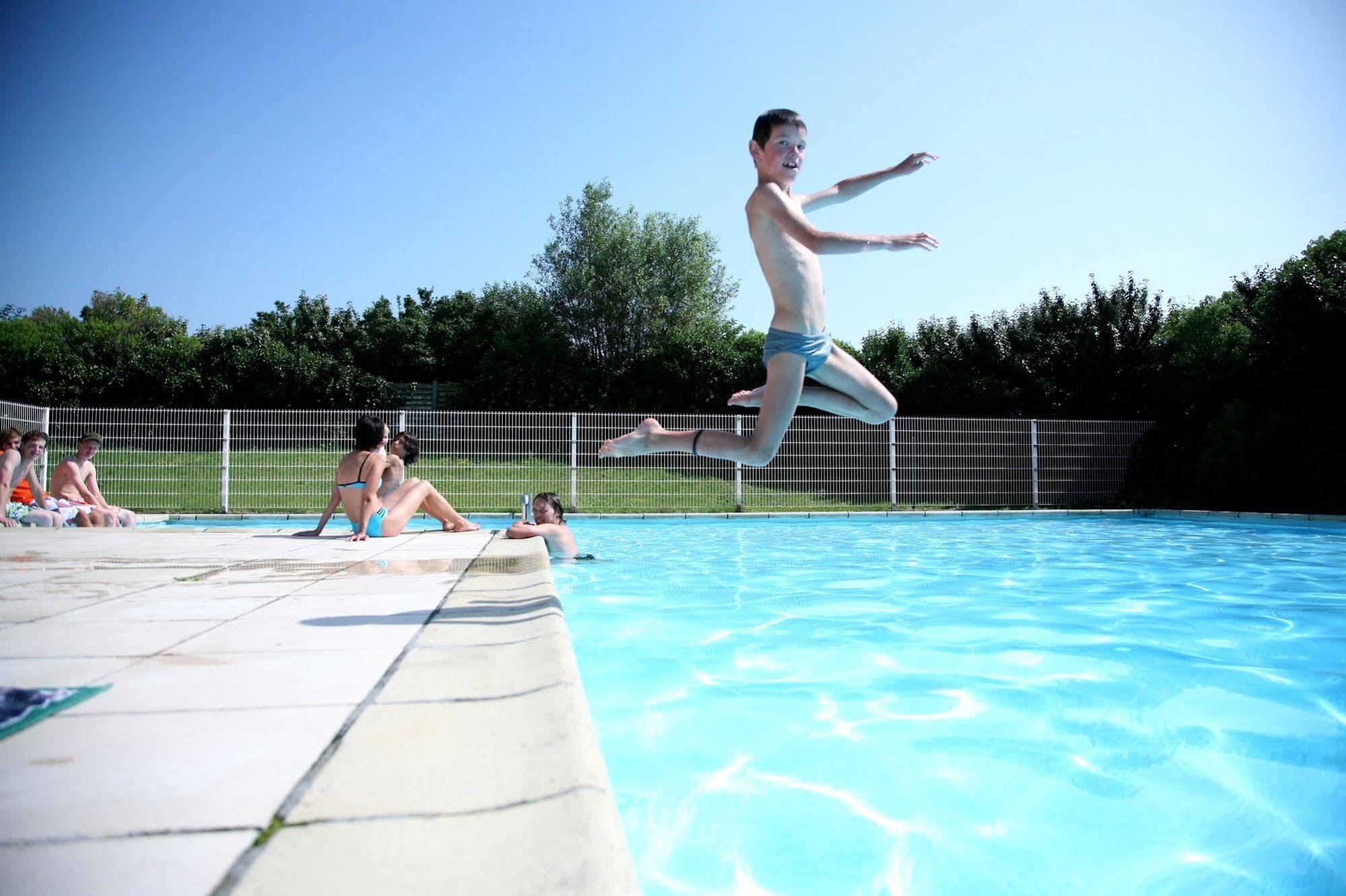 Hotel Zeepark Zeewind Bredene Esterno foto